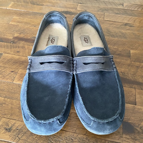 UGG Blue Suede Loafers
Mens - 11
Like New - Picture 6 of 6